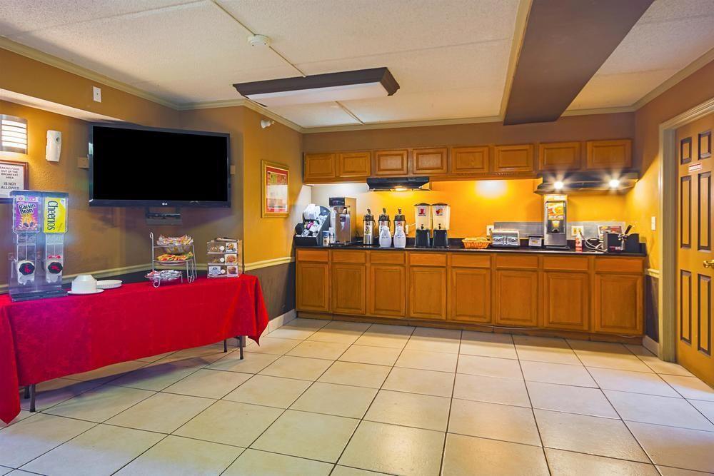 Americas Best Value Inn & Suites Melbourne Esterno foto