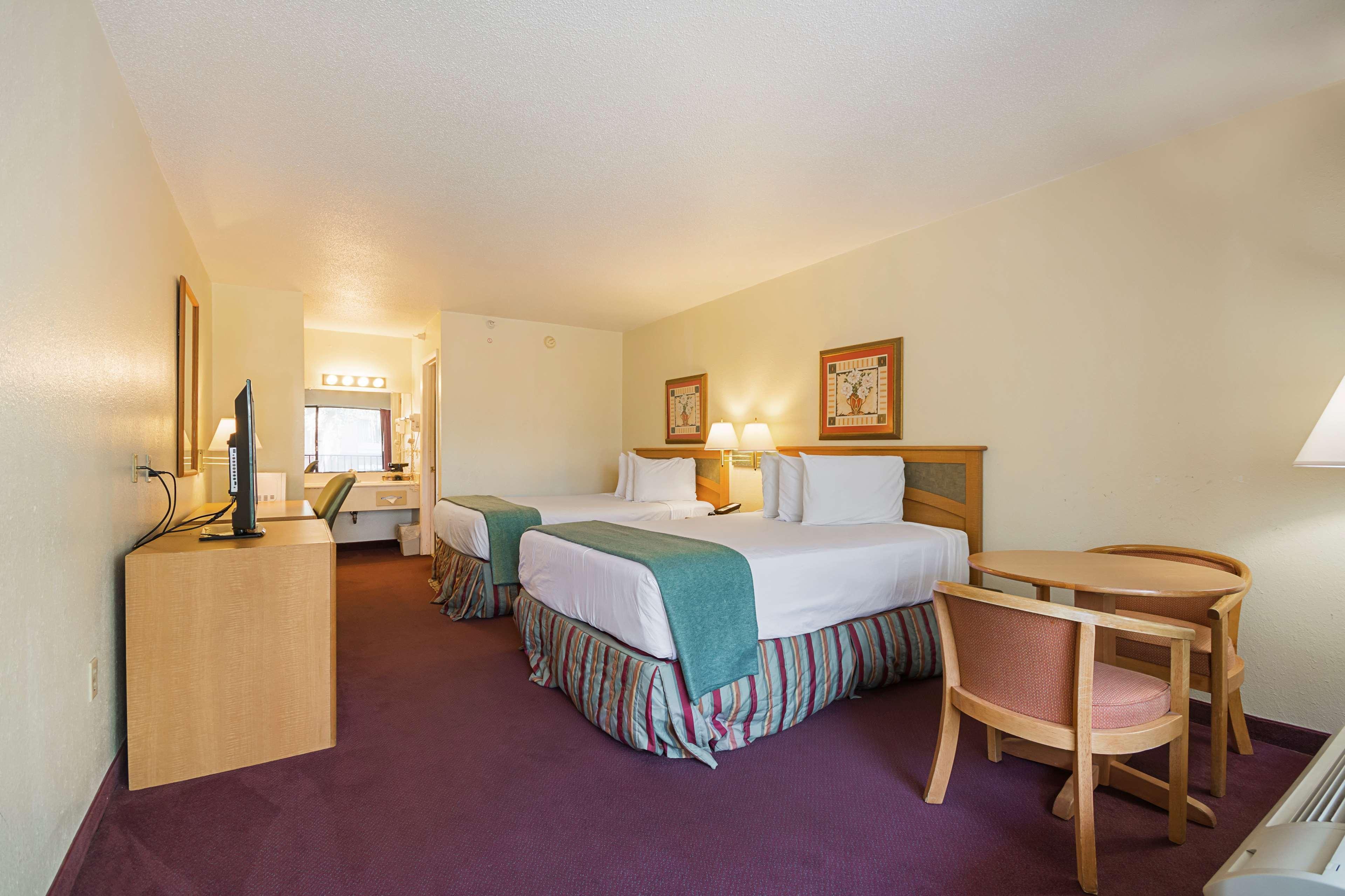 Americas Best Value Inn & Suites Melbourne Esterno foto